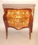 Commode sauteuse style Louis XV marqueterie Florale